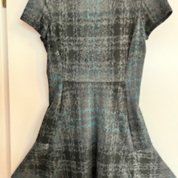 DRESSES - Picture 9 of 13